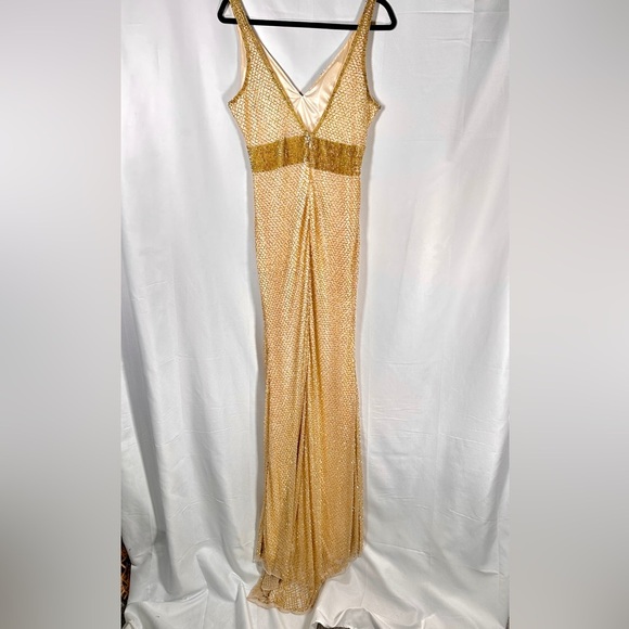 Mac Duggal Beaded V-Neck Evening Gown Gold Size 10 - Picture 9 of 16